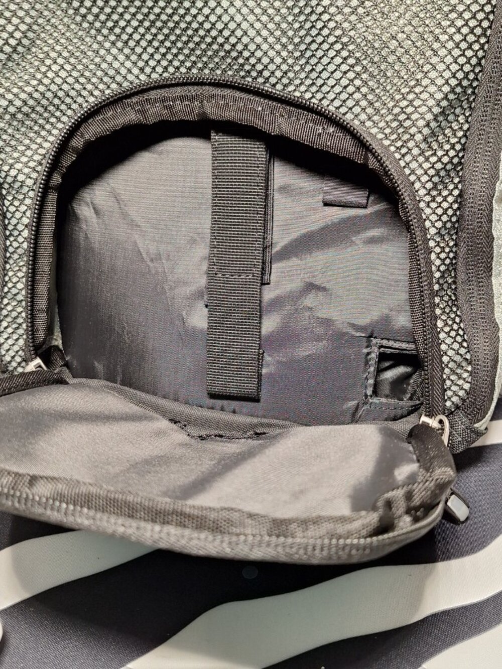 NWT ZEVEX Moog Mini Feeding Pump Backpack - Teal/Grey - Picture 10 of 10